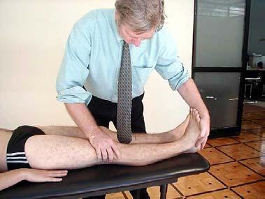 131 Teste Fisiológico A cabeça da Fíbula sobe e recua durante a flexão dorsal do tornozelo A cabeça da Fíbula desce e avança, durante a flexão plantar do tornozelo.