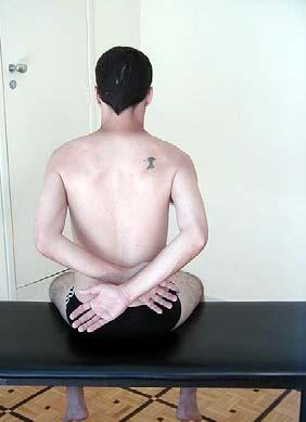 47 Se o teste de Gilcrist é positivo, ou seja, se desperta dor no ombro, é sinal de tendinite da porção longa do bíceps. Se o teste não revela dor, é sinal de tendinite do supraespinhoso.