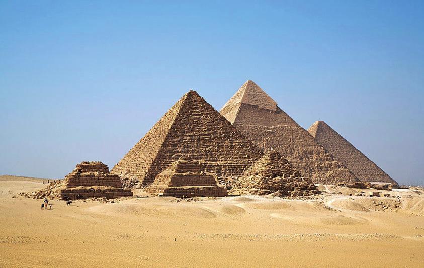 Fonte: http://commons.wikimedia.org/wiki/file:all_gizah_pyramids.jpg Muito embora muitos pensem que pirâmide é coisa do passado, existem muitas pirâmides pelo mundo moderno.