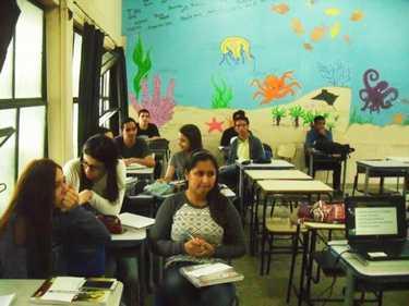 Figura 1: Alunos da turma 301, do 3 ano do ensino médio, da E.E.E.M João Pedro Nunes, respondendo as questões do teste vocacional.