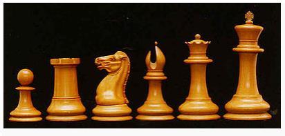 As peças de xadrez devem ser feitas de madeira ou de plástico ou de um material que os imite. 2.