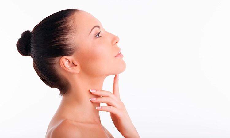 Lifting Cervical EXPRESS CERVICAL Cirurgia do rejuvenescimento/remodelação cervical (pescoço) É uma cirurgia com indicação para tratar o chamado «pescoço de peru», a «papada», «as peles do pescoço».
