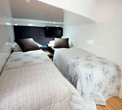 O camarote de meia-nau é o melhor dormitório a bordo, com boa circulação e camas grandes, que