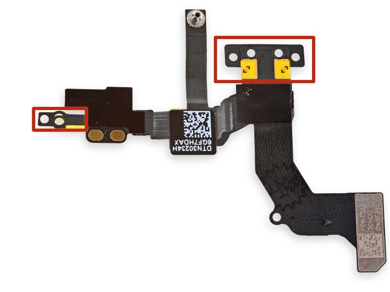 Há um suporte de plástico e metal pequeno e retangular para o sensor de proximidade. Esse suporte é essencial para o funcionamento correto do sensor de proximidade.