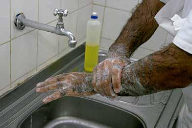 Lave as mãos Use o sabão ou