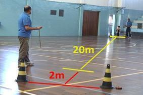 de chegada) o mais rápido possível. Ao sinal do avaliador, o aluno deverá deslocar se, o mais rápido possível, em direção à linha de chegada.
