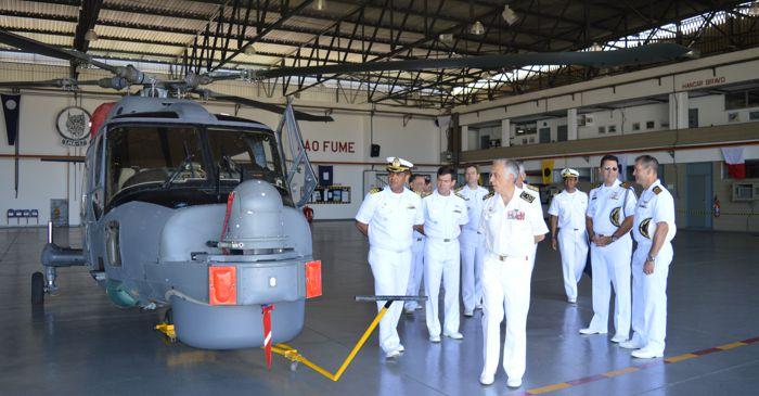Na ocasião, foi realizada uma apresentação ao Almirante SILVA RIBEIRO sobre as principais atividades da Aviação Naval, e realizada visita às instalações do Centro de Instrução e Adestramento