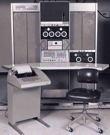 - Por ter sido desenvolvido dentro do Bell Labs, este entendia que possuia direitos sobre o sistema que lá existia.