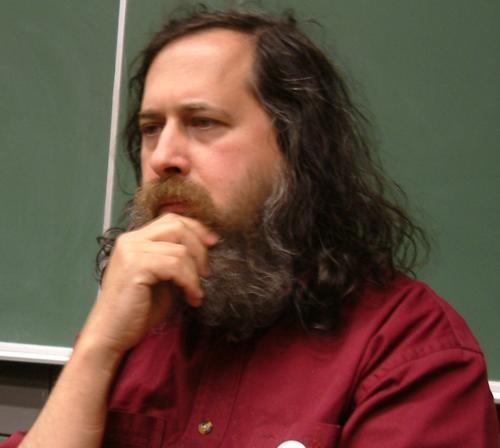 - Segundo a definição de Stallman, o Software Livre nos proporciona: a liberdade de executar um programa, seja qual for o propósito; a liberdade de modificar um programa para adaptá-lo às suas