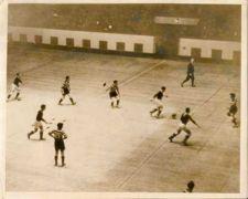 HISTÓRIA DO FUTSAL Duas são as versões da origem do futebol de salão, modalidade anterior ao futsal.