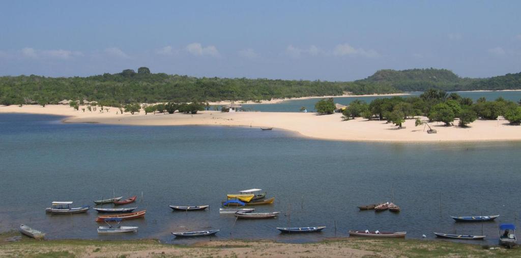 Roteiro dia a dia 1º dia Santarém - Alter do Chão Recepção no aeroporto de Santarém e traslado para a Alter do Chão - uma viagem de aproximadamente 40 minutos.