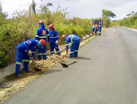 4 Maceió, segunda-feira, 29 de janeiro de 2018 DESENVOLVIMENTO Estado deve concluir mais quinze obras viárias no primeiro trimestre No total, serão mais de 240 km de estradas e acessos recuperados