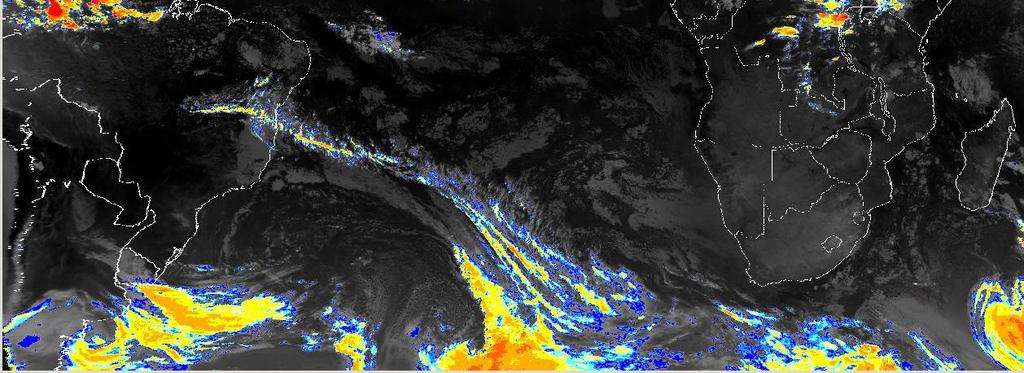 Observa-se a presença de um sistema frontal ao sul de 40ºS.