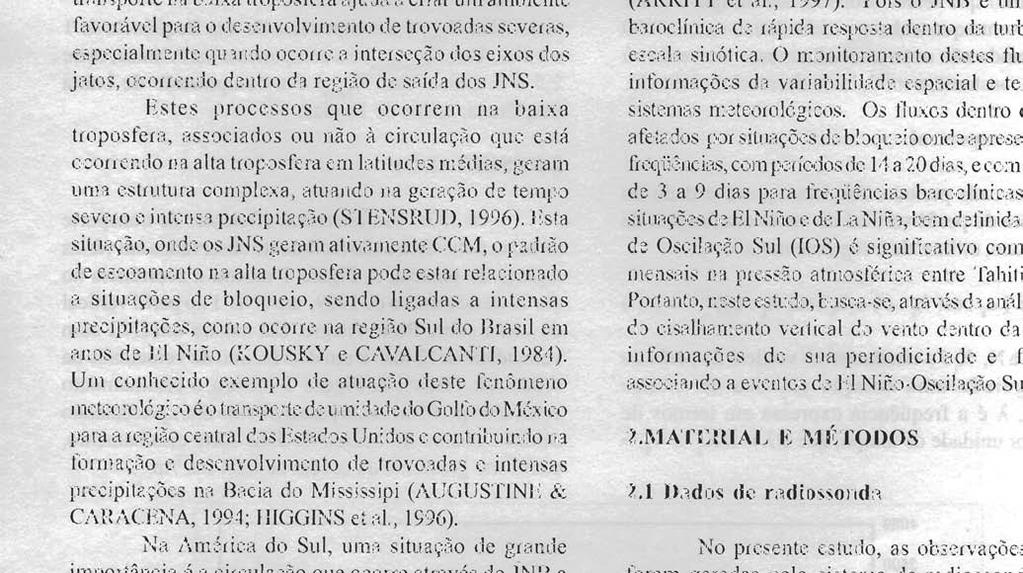 Sugere que o aquecimento pela condensação e a advecção de calor na baixa.