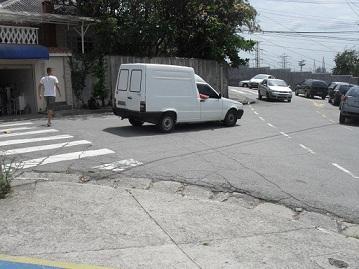 Via (2) Cruzamento R. Silvio Bonilha x Av. Paula Ferreira a esquerda ainda temos a R.