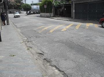 com faixa mais próximo à Rua Silvio Bonilha Via (2) R. Silvio Bonilha (sentido Av.