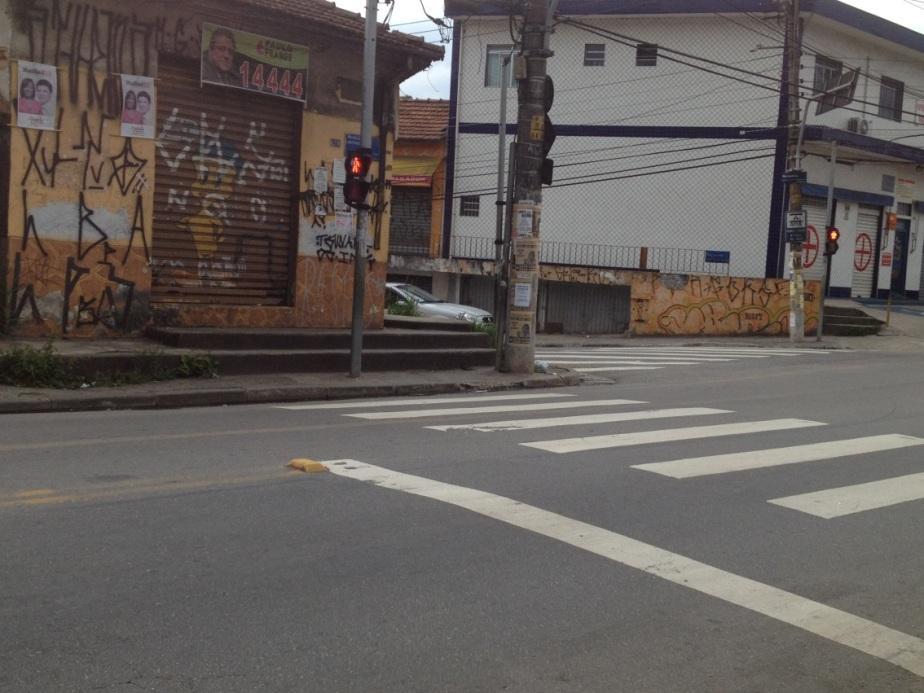 FOTOS E COMENTÁRIOS Travessia com semáforo com foco para pedestres na Avenida