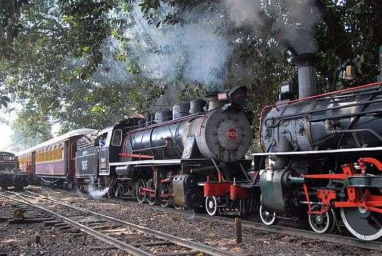 Locomotiva 505 com o trem da Excursão dos