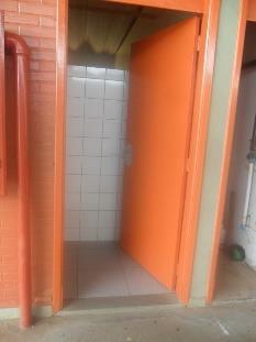 Sanitários sem banheiro adaptado.