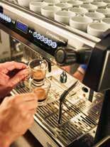 600, 00 Máquina de café expresso automática Automatic espresso coffee machine Grupos / Groups 3 Dimensões (LPA) / Dimensions (WDH) 960x600x590 mm 220-240V