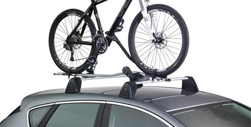 Carga máxima: 40 kg Nota: não utilizar com os suportes de bicicleta Thule Euroway. Número Peça: 93165699 Número Catálogo: 17 32 183 65.00 Suporte de bicicletas para o tejadilho.