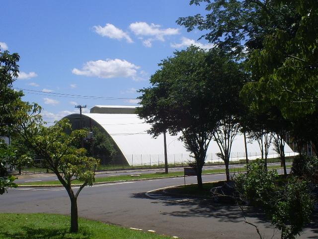 O ginásio esta localizado também na região norte de toda a Universidade, próximo ao Ginásio Multidisciplinar da Unicamp, da Biblioteca Central e ao Restaurante Universitário.