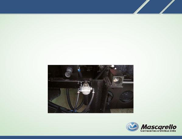 SISTEMA PNEUMÁTICO Referente ao sistema pneumático, a drenagem do sistema de ar comprimido do veículo deve-se observar conforme manual do chassi, onde se deve
