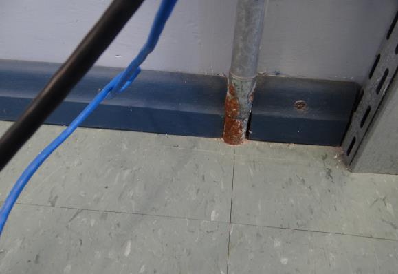 Figura 07: Corrosão em eletroduto em uma das salas do pavimento superior.