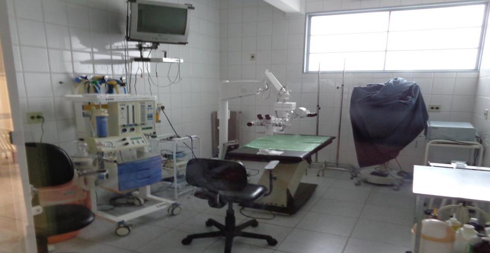 A organização da sala após cada procedimento cirúrgico é de responsabilidade do estagiário.