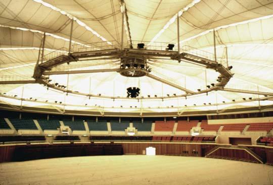 Redbird Arena (Normal, Illinois, USA 1988) Construído na Illinois State University, com projeto arquitetônico de Paul Kennon, tem como cobertura um domo de cabos