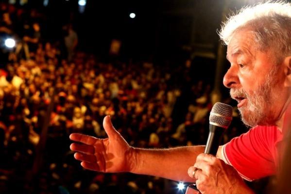 NOTÍCIAS Crime é chegar ao poder sem eleição, aponta Lula Em ato com metalúrgicos do ABC, Lula enfrenta o golpe e reafirma compromisso de novo modelo econômico Escrito por: Luiz Carvalho Publicado