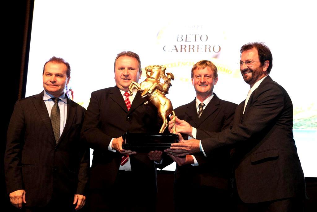 Troféu Beto Carrero de Excelência no Turismo Na categoria Empreendimento Turístico o prêmio foi para o Parque Termas de Piratuba.
