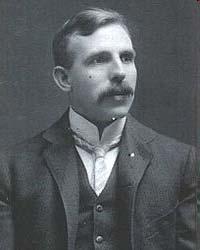 Ernest Rutherford, 1 0 Barão Rutherford de Nelson, OM, FRS (30 de agosto de 1871, Brightwater, Nova Zelândia 19 de outubro de 1937, Cambridge, Inglaterra).