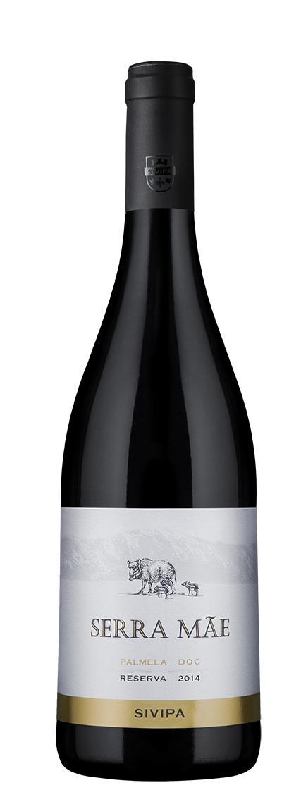 VARIETAL REGIONAL DOC PALMELA 89 Pts SERRA MÃE TINTO RESERVA 2014 Nascido das mais velhas vinhas de Castelão (Periquita) da região, com idade média de 35 anos, um vinho de tons granada intenso.