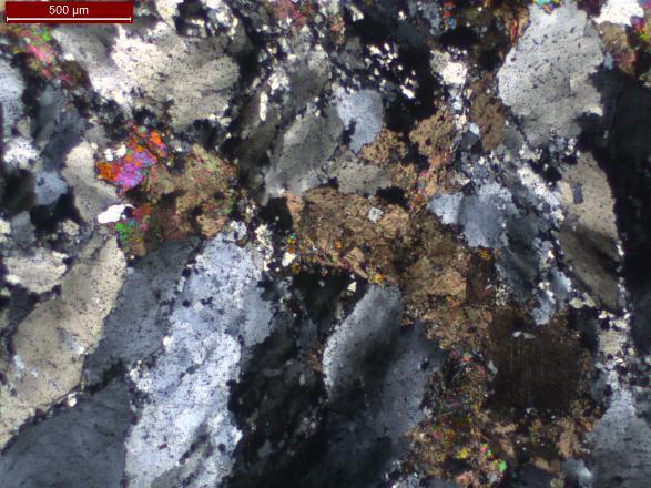 Fotomicrografia 2 Amostra LCPD09-7, 262,95 m Cristais de carbonato associado a cristais