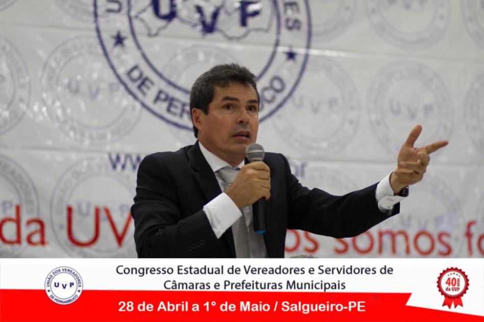 Presidente da UVP Josinaldo Barbosa durante discurso Cumprimentando todos da mesa, o presidente da Câmara de Salgueiro Pedro Pereira desejou um bom encontro a todos.