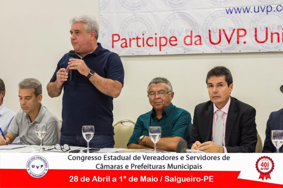 Deputado federal Augusto Coutinho durante discurso Em seguida foi apresentado o vídeo institucional da entidade que mostrou o trabalho e as mudanças da UVP promovidas pela atual gestão.