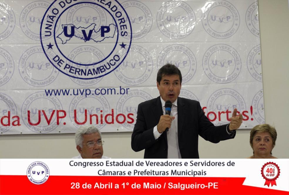 Diretor jurídico da UVP Severino Cezário na palestra sobre Inconstitucionalidade Em seguida, houve o encerramento do Congresso da UVP, o presidente Josinaldo Barbosa agradeceu aos vereadores que