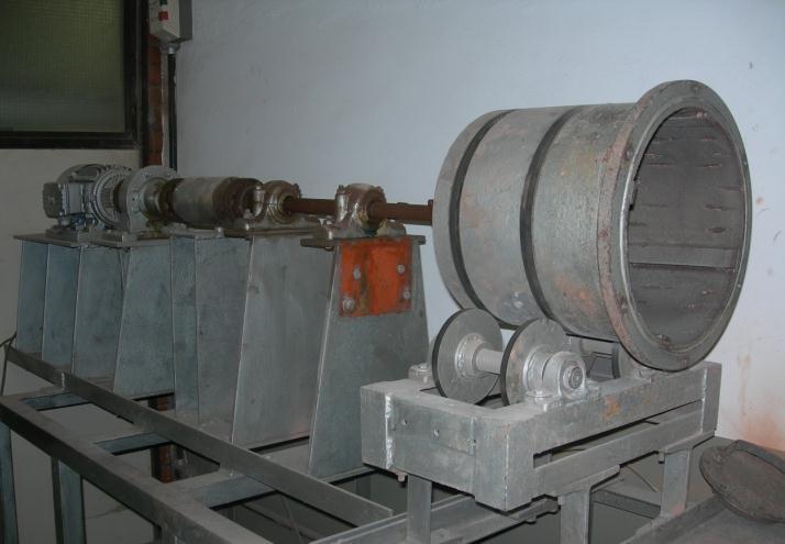 Para a execução do procedimento experimental foi utilizado o moinho existente no LTM (Figura 3.