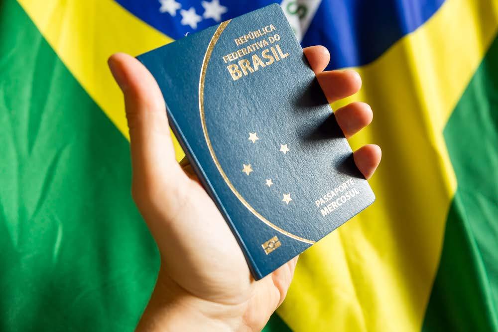 Requisitos Imigratórios As pessoas que ingressam na República Argentina entram com o visto de turista (válido por 90 dias) e podem iniciar seus estudos universitários.