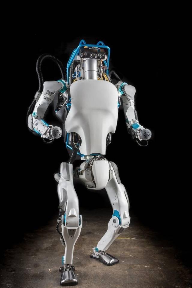 ROBÓTICA E INTELIGÊNCIA ARTIFICIAL (IA) Robô autónomo: sistema corporificado dotado de: sensores para apreender o mundo envolvente atuadores para agir sobre