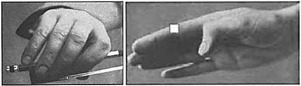 Imagem 3 - Posicionamento da mão do arco e respetivo ponto de contacto do dedo indicador com a vara segundo a escola Russa (Flesch, 2000, p.169).
