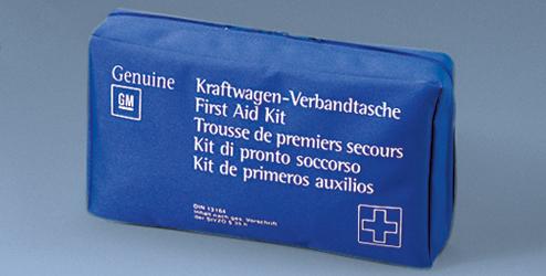 Nota: estes produtos são obrigatórios por lei na maioria dos países europeus. Número Peça: 93199417 Número Catálogo: 17 16 707 17.90 Prático kit de primeiros socorros com bolsa de fecho azul.