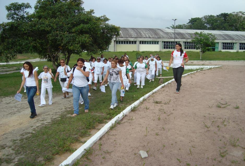 A caminhada é um momento de louvores com muita alegria é uma verdadeira expressão de fé, onde todos participantes