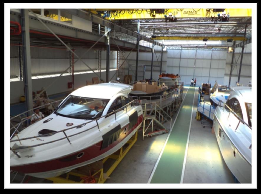 Na sua planta industrial, a Beneteau produz atualmente as embarcações da linha Gran Turismo GT35, GT40 e