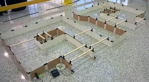 devem sempre incentivar o desenvolvimento do robô pelos alunos e não realizar as tarefas por eles. 3. O PERCURSO 3.1. A arena é composta por paredes de madeira com 30 cm de altura.