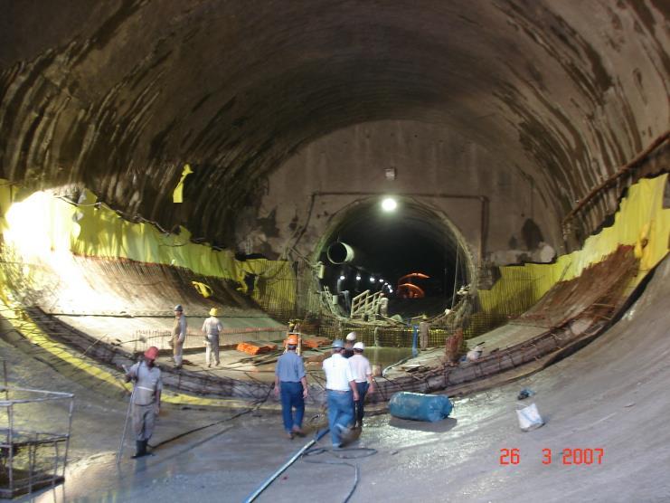 LINHA 4: ESTAÇÃO BUTANTÃ - 2007 Túnel convencional: (14,5 x 18,6) Maciço de