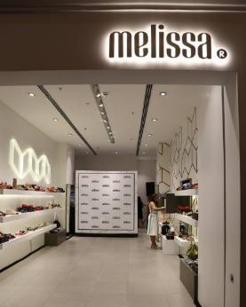 Destaques Em 31 de março de 2018 a rede de franquias Clube Melissa contava com 263 lojas em todo o Brasil (243 lojas em 31 de