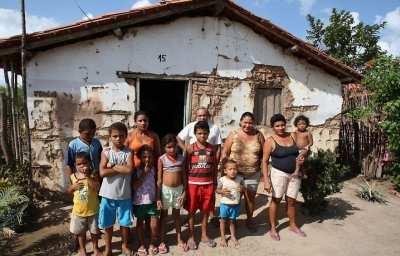 AGRICULTOR DE SUBSISTÊNCIA É AQUELE CUJA EXPLORAÇÃO É FEITA EM PEQUENAS PROPRIEDADES (MINIFÚNDIOS) OU CAMPONÊS A FINALIDADE PRINCIPAL É A