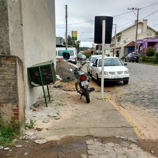 Mobiliários e Equipamenos Urbanos A AP NA Largura da Calçada Superfície da Calçada 